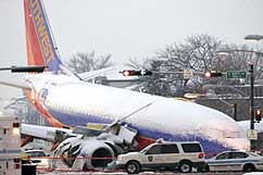 Southwest Airline Boeing 737-7H4 plane crash - Chicago (Illinois), USA