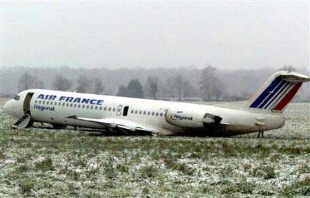 Régional (Air France) Fokker F-100 plane crash - Pau, France