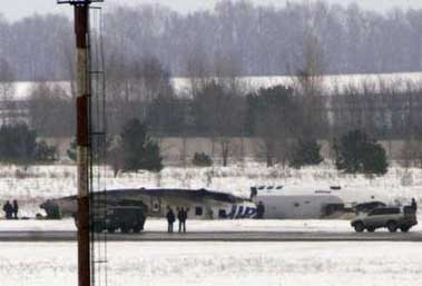 UTAir Tupolev TU-134A-3 plane crash - Samara, Russia