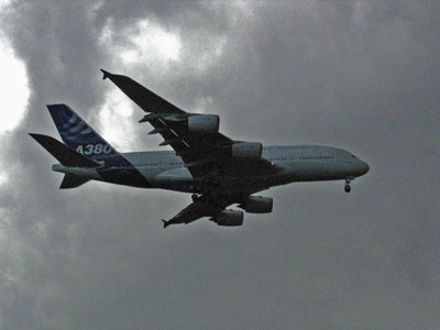 A380 en finale dans un orage