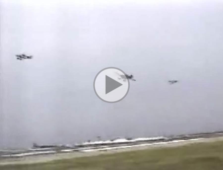 Collision entre deux avions en plein vol lors d'un meeting aérien