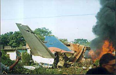 Photos du crash du Boeing 737 d'Alliance Airlines