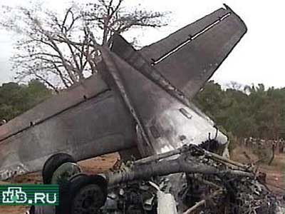 Asa Pesada Antonov AN-24 plane crash - Luanda, Angola