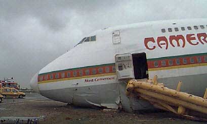Photos du crash du Boeing 747 de Cameroon Airlines