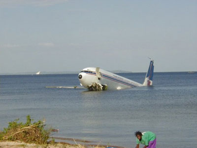 Photos du crash du Boeing 707 cargo de Trans Arabian Air Transport