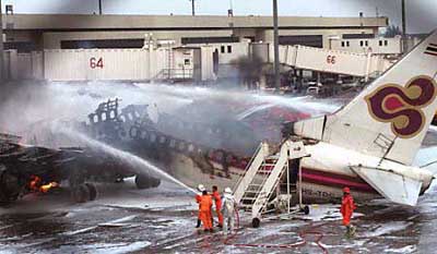 Photos du crash du Boeing 737 de Thai Airways International