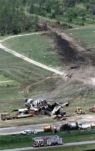 Photos du crash du Boeing 727 cargo de Federal Express (Fed Ex)