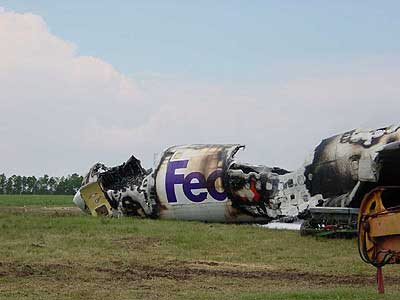 Photos du crash du Boeing 727 cargo de Federal Express (Fed Ex)