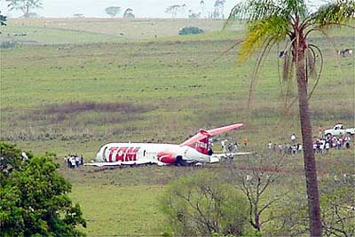 Accident d'un Fokker F-100 de TAM Brazil - Aracatuba, Brésil Accident d'un Fokker F-100 de TAM Brazil - Aracatuba, Brésil