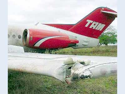 Photos du crash du Fokker F-100 de TAM Brazil