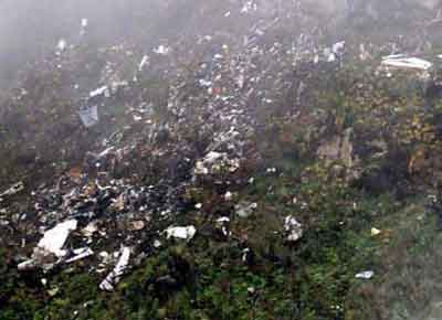 Photos du crash du Fokker F-28 de TANS