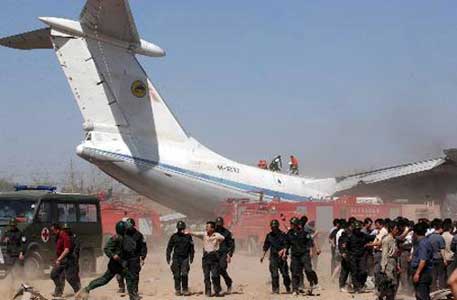 Photos du crash de l'Ilyushin IL-76TD d'Azal Avia Cargo
