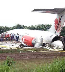 Photos du crash du MD-82 de Lion Airlines