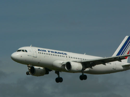 Aircraft similar to the one which crashed (Airbus A320-211)