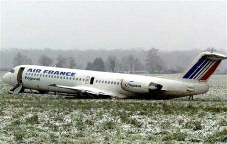 Accident d'un Fokker F-100 de  Régional (Air France) - Pau, France