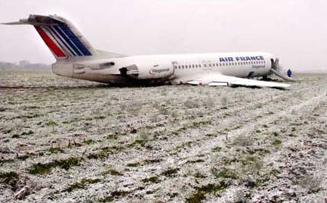 Photos of the Régional (Air France) Fokker F-100 crash