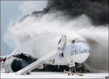 Photos du crash du Boeing 737 de China Airlines