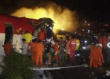 Photos of the One-Two-Go Airlines MD-82 crash