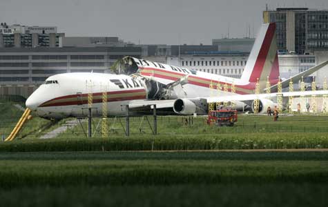 Photos du crash du Boeing 747 cargo de Kalitta Air