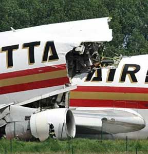 Photos du crash du Boeing 747 cargo de Kalitta Air