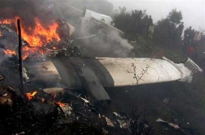 Photos du crash du DHC-6 Twin Otter 300 d'Yeti Airlines
