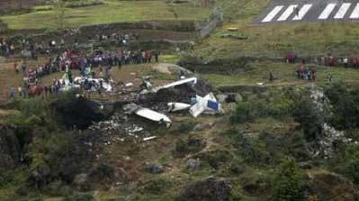 Photos du crash du DHC-6 Twin Otter 300 d'Yeti Airlines