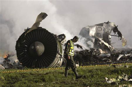 Photos du crash du Boeing 747 cargo de Kalitta Air