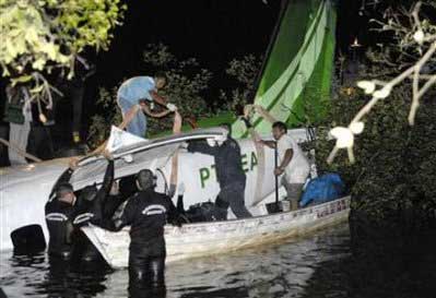 Photos du crash de l'Embraer 110P1 de Manaus Aerotáxi