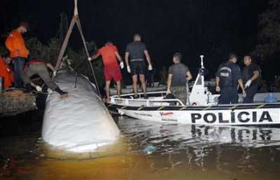 Photos du crash de l'Embraer 110P1 de Manaus Aerotáxi