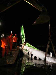Photos du crash de l'Embraer 110P1 de Manaus Aerotáxi