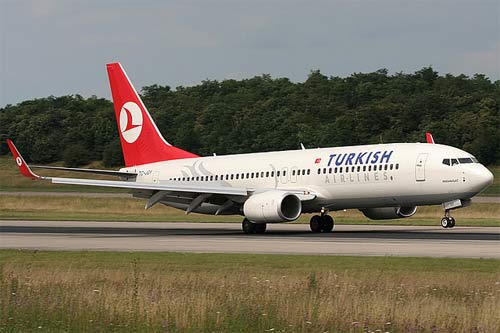 Aircraft similar to the one which crashed (Boeing 737-8F2)