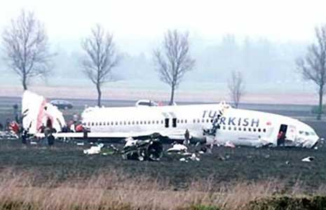 Photos of the Türk Hava Yollari Boeing 737 crash