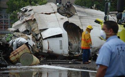 Photos du crash de l'ATR-42 de Conviasa