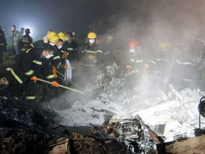Photos of the Henan Airlines Embraer 190-100LR crash