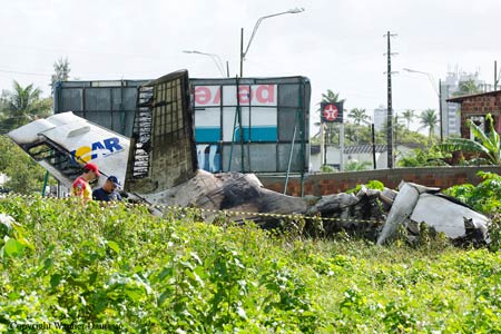Photos of the NOAR Linhas Aéreas Let L-410 crash