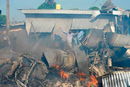 Photos du crash de l'Antonov 12BP de Trans Air Congo