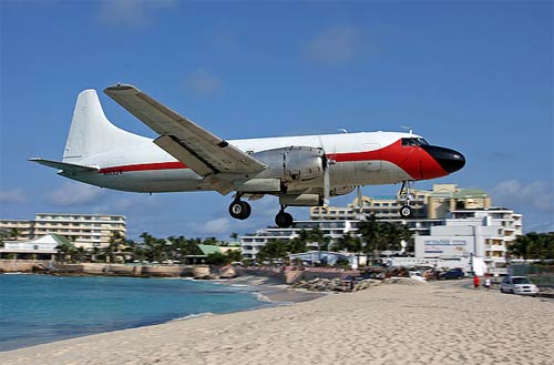 Aircraft similar to the one which crashed (Convair CV-340)