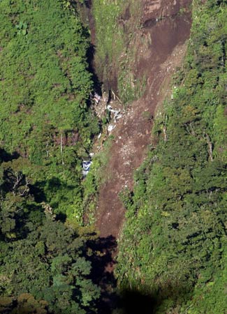 Photos du crash du Sukhoi SSJ100 de Sukhoi