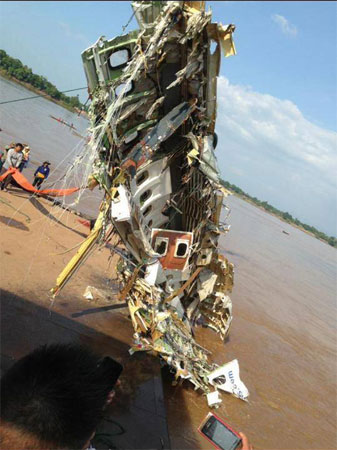 Photos du crash de l'ATR 72 de Lao Airlines