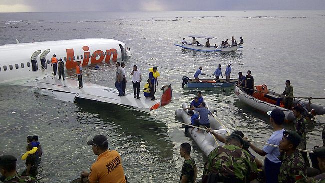 Photos du crash du Boeing 737 de Lion Air