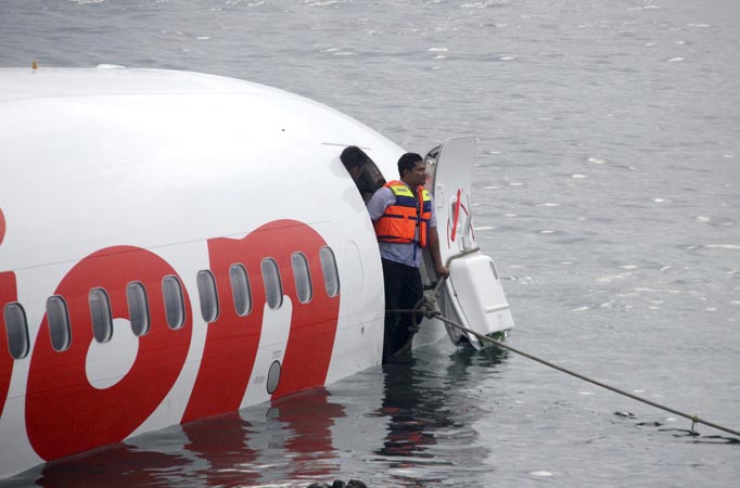 Photos du crash du Boeing 737 de Lion Air