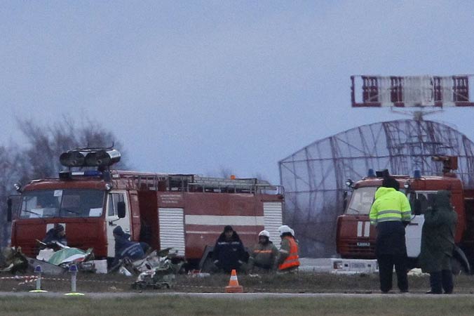 Photos of the Tatarstan Airlines Boeing 737 crash