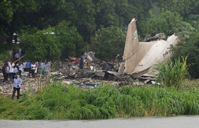 Photos du crash de l'Antonov 12BK d'Allied Services Limited