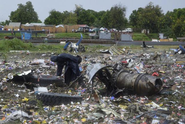 Photos du crash de l'Antonov 12BK d'Allied Services Limited