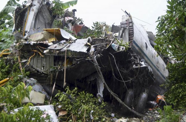 Photos du crash de l'Antonov 12BK d'Allied Services Limited