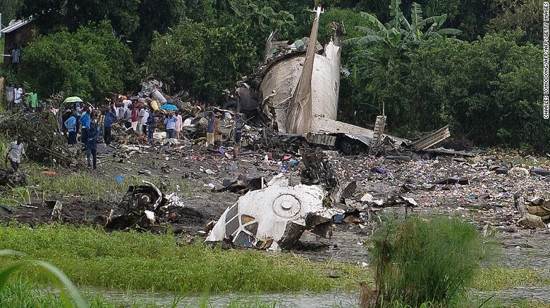 Photos du crash de l'Antonov 12BK d'Allied Services Limited