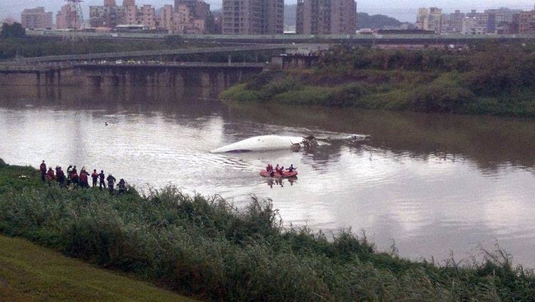 Photos du crash de l'ATR 72 de TransAsia Airways