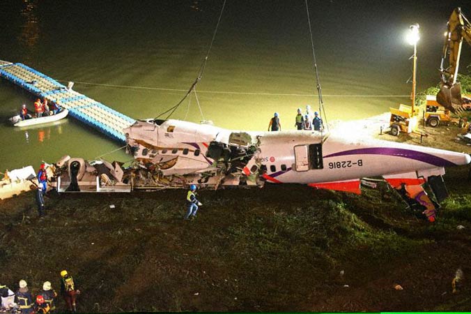 Photos du crash de l'ATR 72 de TransAsia Airways