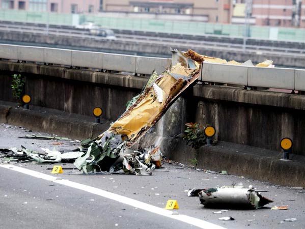 Accident of an ATR 72 operated by TransAsia Airways - Taipei, Taiwan ...