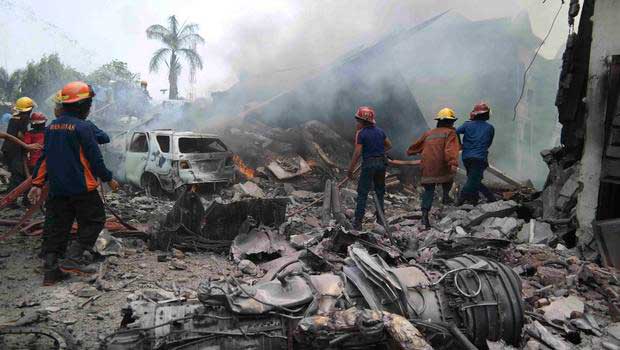 Photos of the Indonesian Air Force Hercules C-130B crash